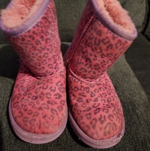Pink/purple leopard print girls Uggs size 11